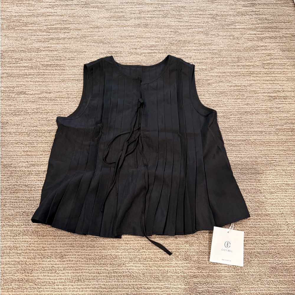 Women's Black Sleeveless Top